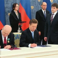 Marjan Eberlinc in Aleksij Miller sta sklep o slovenskem delu Južnega toka podpisala v družbi obeh premierjev, Janeza Janše in Dmitrija Medvedjeva