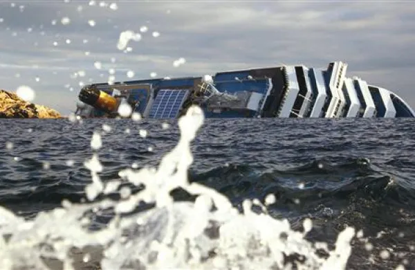 Kapitan potniške ladje Costa Concordia, ki je januarja pri italijanskem otoku Giglio doživela brodolom, Francesco Schettino, bo izdal knjigo, v kateri bo razkril ozadje nesreče, v kateri je umrlo 32 ljudi