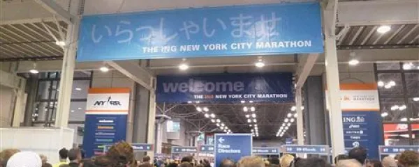 Gneča v Jacob Javits Convention Centru, kjer so tekači prevzemali startne številke. Tedaj še niso vedeli, da bodo newyorški maraton odpovedali