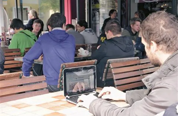 V Novi Gorici se na brezplačno brezžično omrežje vsak dan priklopi od tisoč do 1500 ljudi