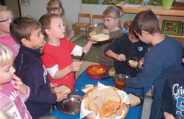 Tradicionalen slovenski zajtrk v OŠ Miren 