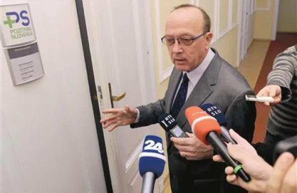Poslanci PS so od Vinka Gorenaka želeli dodatna pojasnila v zvezi z izginulimi podpisi za referendumsko pobudo o zakonu za sanacijo bank, pa tudi glede preverjanja podpisov poslancev PS za referendum o državnem holdingu
