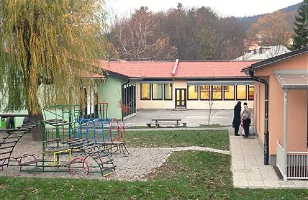 V Vrtcu Postojna smatrajo, da so obtožbe vodstva občine o kraji hrane in pribora iz kuhinje neutemeljene, neresnične in bržkone tudi žaljive
