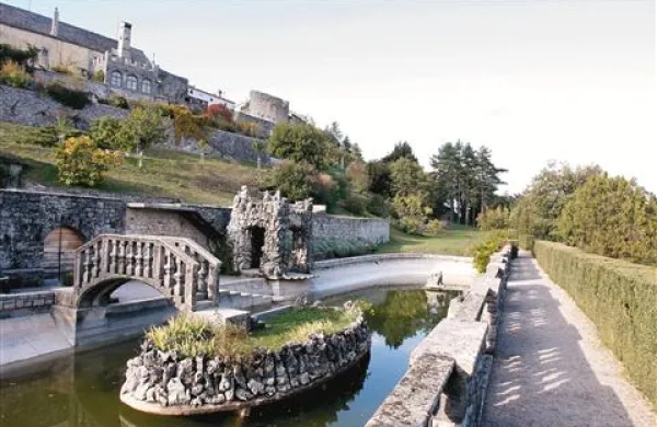Za Ferrarijev  vrt v Štanjelu trenutno skrbi Arboretum Volčji Potok, marca pa ga bo morda dobila v last ali upravljanje komenska občina