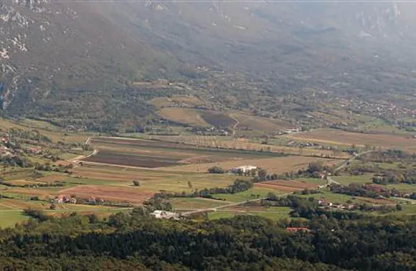 Kar nekaj novih zazidljivih parcel so predvideli na območju od Kromberka proti Ajševici (na fotografiji)