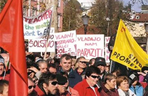 Politiki bi se  morali  zavedati, da so  odgovorni volilcem in ne tujim institucijam, je opozoril Dušan Semolič, ki pa je tudi sam pred volitvami: poteguje se za še en mandat na čelu ZSSS