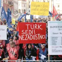 Šolski sindikati so ocenili: “cvek” za ministra Žigo Turka in nezadostno spričevalo za slovensko vlado