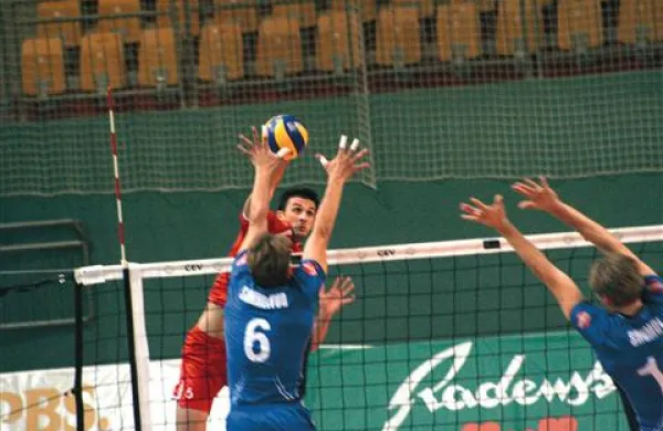 Mitja Gasparini (v rdečem) v Koreji nadaljuje odlično klubsko kariero
