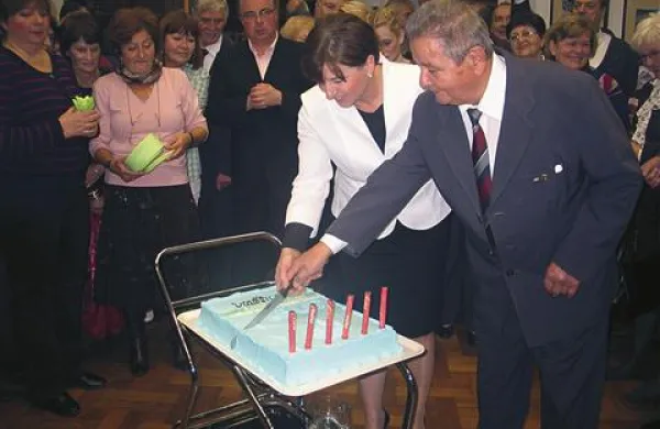 Priljubljenemu Pepiju in ministrici Ljudmili Novak je pripadla čast prerezati slavnostno torto