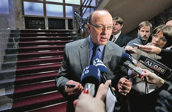 Minister Vinko Gorenak  včeraj še ni komentiral interpelacije