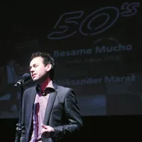 Aleksander Maraž se je vživel v pesem Besame Mucho