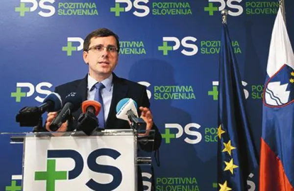 Vodja poslancev PS Jani Möderndorfer je dejal, da že pripravljajo ovadbo zaradi krive ovadbe