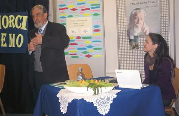 Ciril Zlobec je ob  pogovoru s Carmen L. Oven v knjižnici Makse Samsa prebral tudi nekaj svojih novih, še neobjavljenih pesmi 