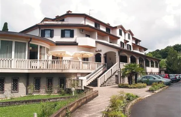 Hotel Oltra bi v prihodnje lahko postal začasno bivališče petičnih tujih gostov na okrevanju po kirurških posegih 
