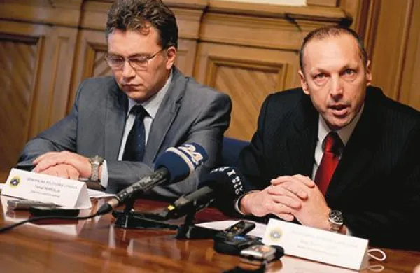Vodja oddelka za organizirane kriminalne združbe v upravi kriminalistične policije Generalne policijske uprave Tomaž Peršolja in vodje sektorja kriminalistične policije Policijske uprave Ljubljana Branko Japelj