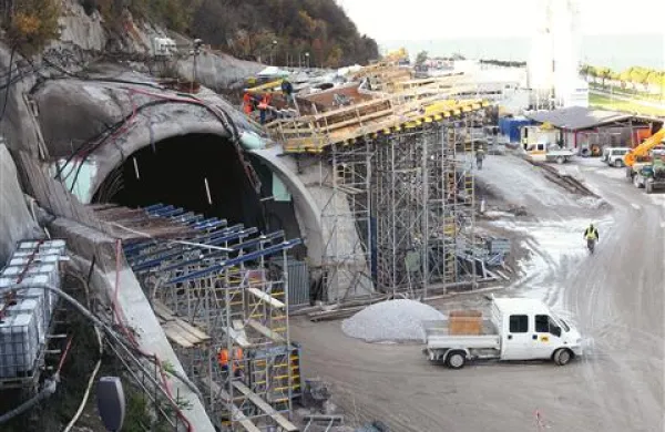   Dars naj bi montažo in  vzdrževanje elektroenergetske in strojne opreme predora Markovec zaupal  ptujskemu  podjetju  ter  hrvaškemu Dalekovodu