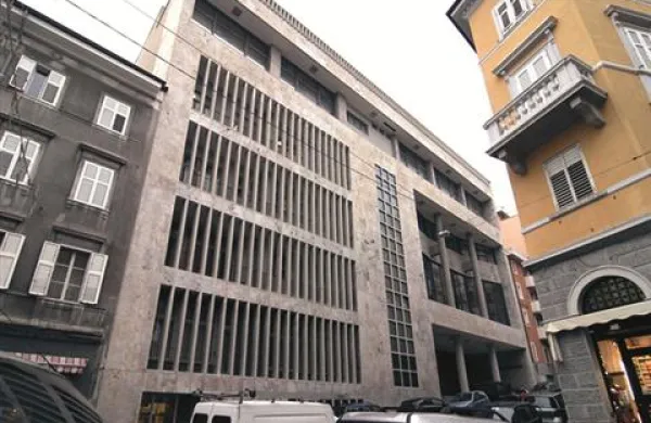 Zaradi negotovih finančnih razmer so bili v Slovenskem stalnem gledališču primorani odpovedati koprodukcijsko uprizoritev Srce v breznu - The movie v režiji Sebastijana Horvata