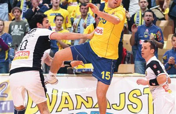 Leta 2007 je v prvi tekmi tretjega kroga pokala EHF Cimos (z žogo Nejc Poklar) s 34:25 premagal portugalsko Brago, nato pa je bil na povratnem dvoboju na robu izpada