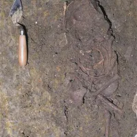 Nedaleč od osrednje korne kapele se je skrival otroški skelet