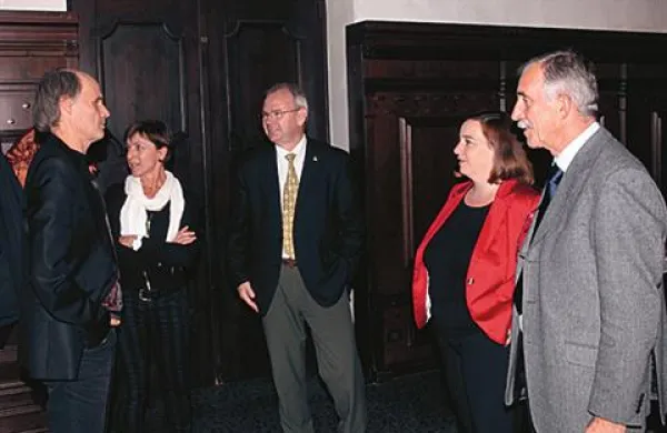 Od leve Dragan Marušič v družbi Tanje Dominko, Danila Zavrtanika, Vesne Humar in podžupana Nove gorice Mitje Trtnika