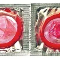 Tudi mladi vedo, da je možnost za okužbo s HIV občitno manjša ob uporabi kondoma, pa vendar nasveta v praksi v celoti ne upoštevajo 