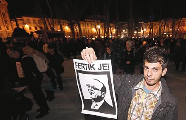 Protestniki v Ljubljani: Gorenak je &ldquo;fertik&rdquo;