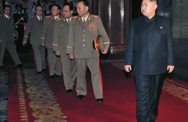 Časopis kitajske Komunistične partije je nasedel šali ameriške spletne strani The Onion, da je bil severnokorejski voditelj Kim Jong Un v ZDA izbran za najbolj seksi moškega na svetu za leto 2012