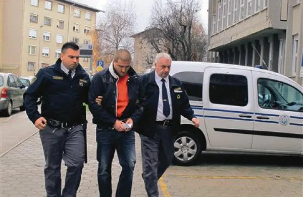 Izolan Damjan Sejdinović se je  po obravnavi vrnil v koprski zapor
