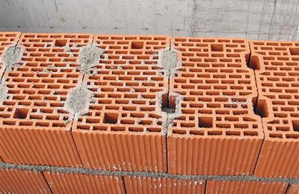 Goriški podjetnik gradbenega materiala ni plačal. Na sodišču so ga obsodili na pogojno kazen.