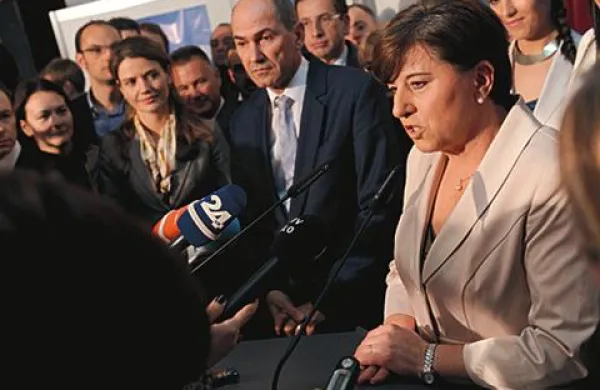 Poslanski skupini SDS in NSi zahtevata sklic nujne seje odbora za izobraževanje, znanost, kulturo, šport in mladino, na kateri bi razpravljali o pozivanju k nestrpnosti in nasilju v nekaterih medijih