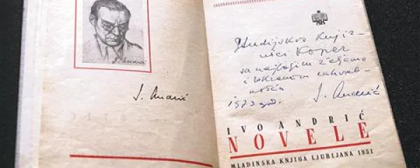 V knjigo je nobelovec zapisal: “Študijski knjižnici Koper z najboljšimi željami in iskreno hvaležnostjo.”
