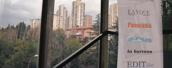 Značilen pogled na Reko iz prostorov založbe