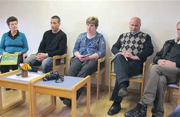 Skrbniki programov (z leve): Darja Zver, Brane Miličevič, Davorina Petrinja Pirnat ter laična terapevta Marjan in Tomo  