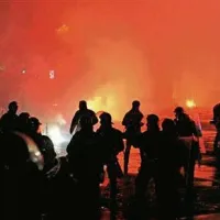 V izgredih več po&scaron;kodovanih in več pridržanih