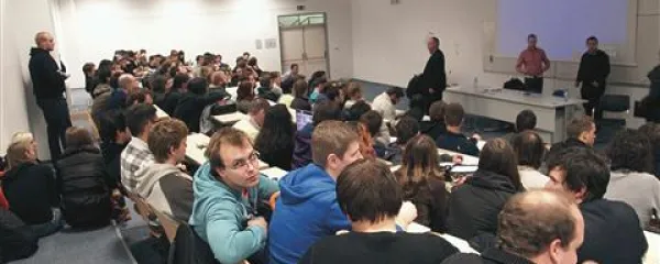 Velika predavalnica v tehnološkem parku je bila  v četrtek polna “geekov”, podjetnih tehnoloških navdušencev