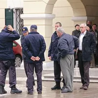 Na volišču v Šempetru pri Gorici bodo zaradi incidenta lahko glasovalci 13 minut dlje
