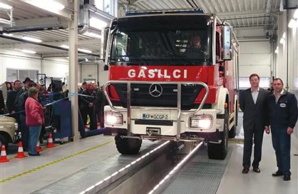 Nove prostore za tehnične preglede v Divači so v petek krstili s pregledom gasilskega vozila