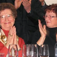 Iva Pahor Martelanc je ob razglasitvi rezultatov srečna sprejemala čestitke