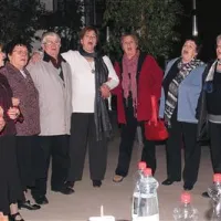 Čeprav so se v Sežani srečale  predvsem  gledališke skupine,  so na koncu - kakor se za Primorsko spodobi - mnogi pritegnili petju Dramsko pevske skupine Zarja iz Ajdovščine 
