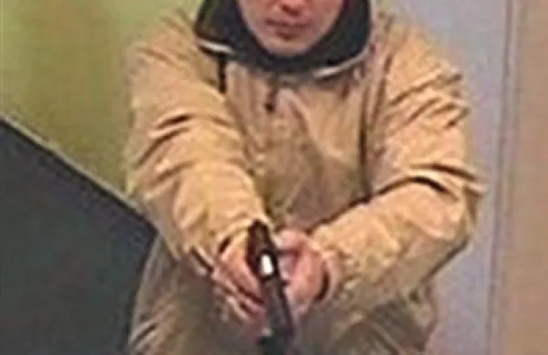 Policija je objavila fotografijo moškega, ki je 27.  novembra oropal banko na Celovški cesti v Ljubljan 