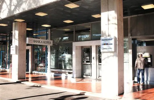 Banka Koper s februarjem ukinja dve poslovalnici