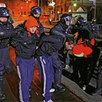 Policija je na ponedeljkovih protestnih shodih po Sloveniji pridržala 141 ljudi