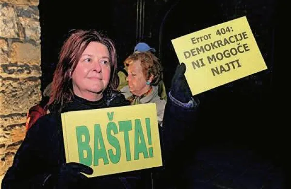 Utrinek s petkovega protesta v Kopru