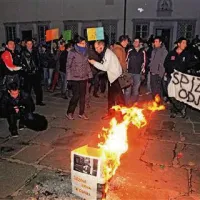Na koprskih protestih približno 700 ljudi