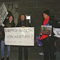 Na koprskih protestih približno 700 ljudi
