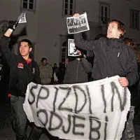 Na koprskih protestih približno 700 ljudi
