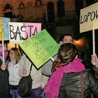 Na koprskih protestih približno 700 ljudi
