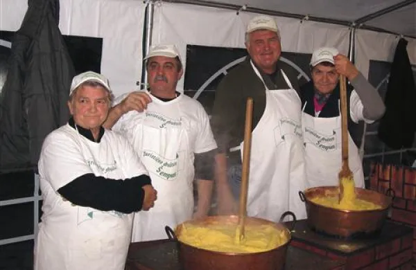 &Scaron;empasci so se izkazali s polento in pr&scaron;utom