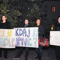 Nekaj transparentov je bilo naslovljenih tudi na koprskega župana Borisa Popoviča