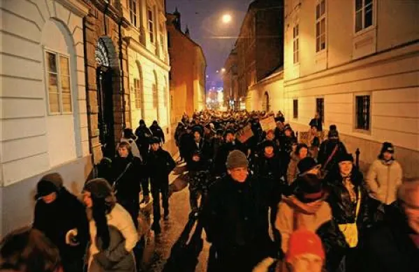 Ljubljanski protestniki  tudi pred magistratom